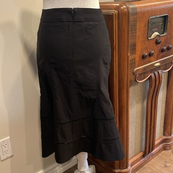 Nanette Lepore Sz 6  fit and flare black stretchy skirt with zip and lace detail - Picture 3 of 11